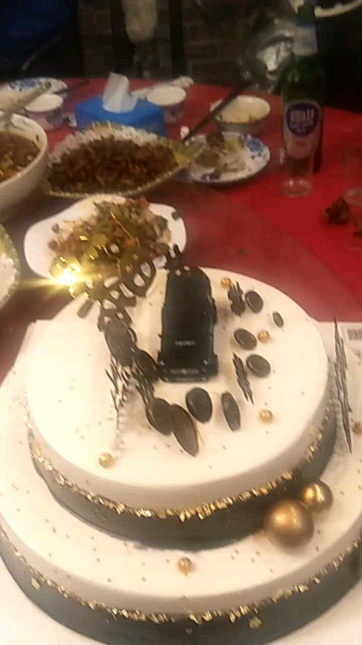 #音为有你#这个蛋糕可不得了,谁见过会飞的大奔飞行蛋糕,一个要这款万元户