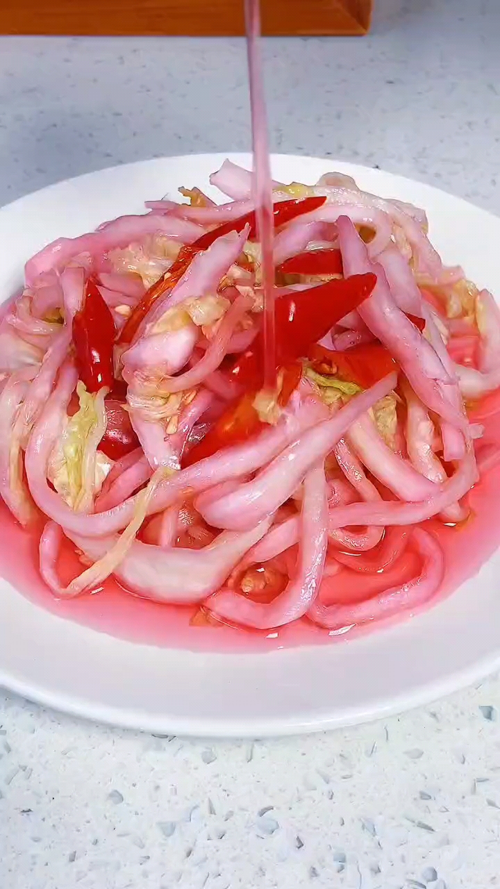 #记忆中的家乡美食#每年白菜大量上市,家里都要用它做几坛腌白菜丝来吃