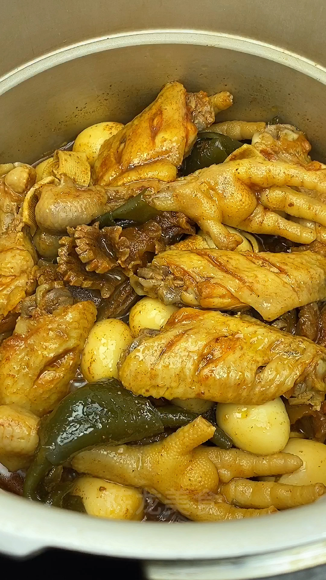 #美食#不加一滴水,5分钟就能弄熟的高压锅焖菜,做法简单软糯入味,孩子放假就吃它了