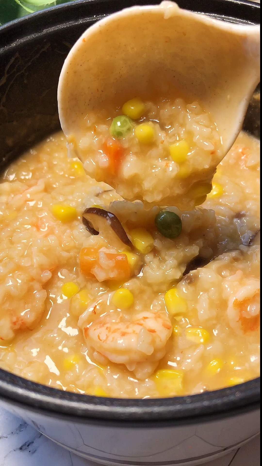 #夏食记#夏季儿童营养流失快,早餐给宝宝做这款海鲜粥,补钙又补锌。