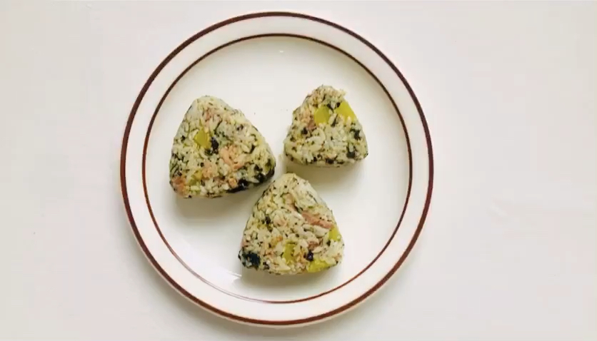 #自制美食#三分钟搞定的海苔金枪鱼饭团,健康美味有营养,大人孩子都爱吃