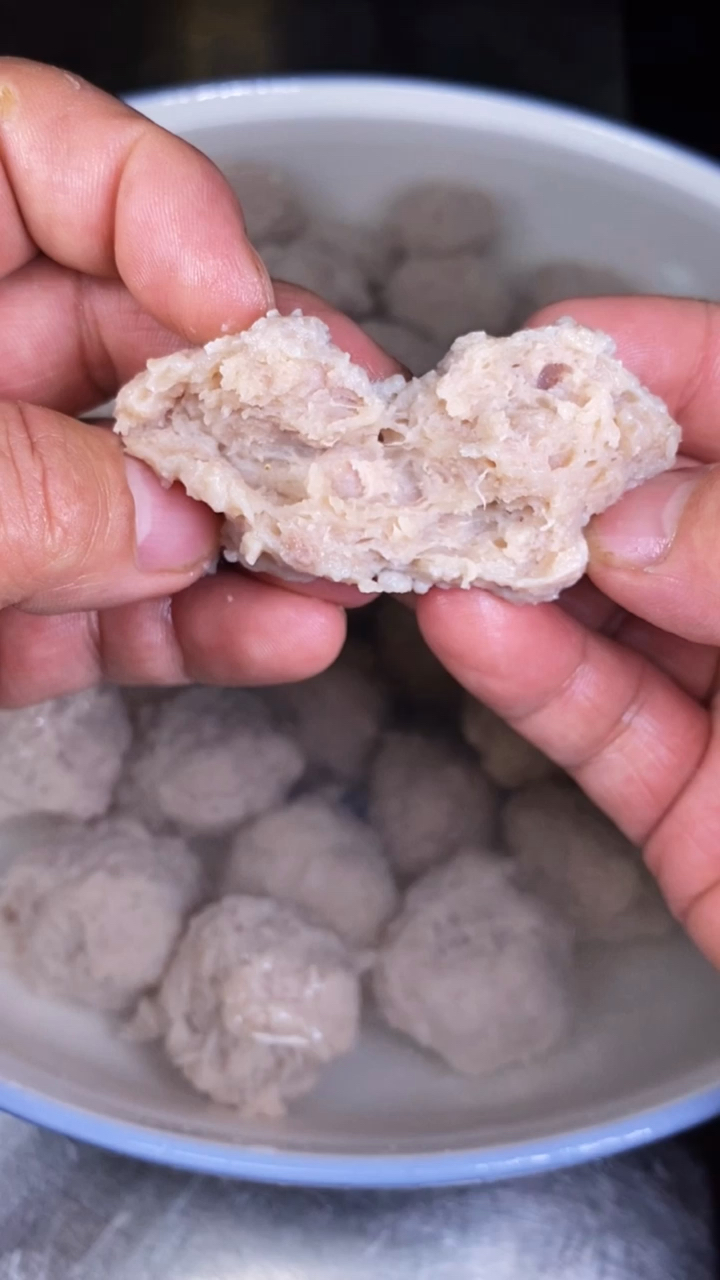 #家乡特色美食#学会这个小技巧在家做肉丸