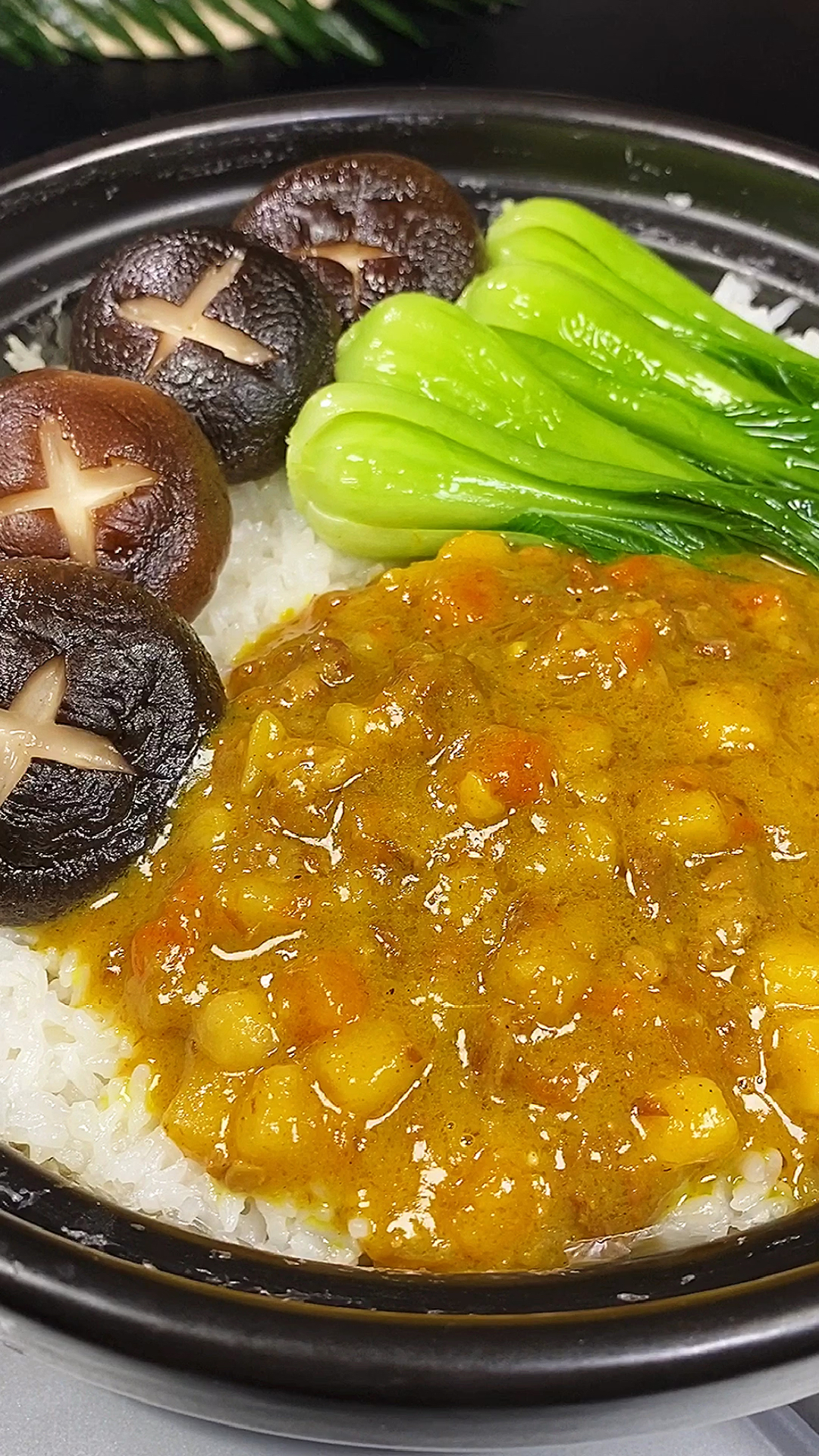 如果你也没有太多的时间去做饭,这个咖喱牛肉煲仔饭,一定是你的最佳选择。