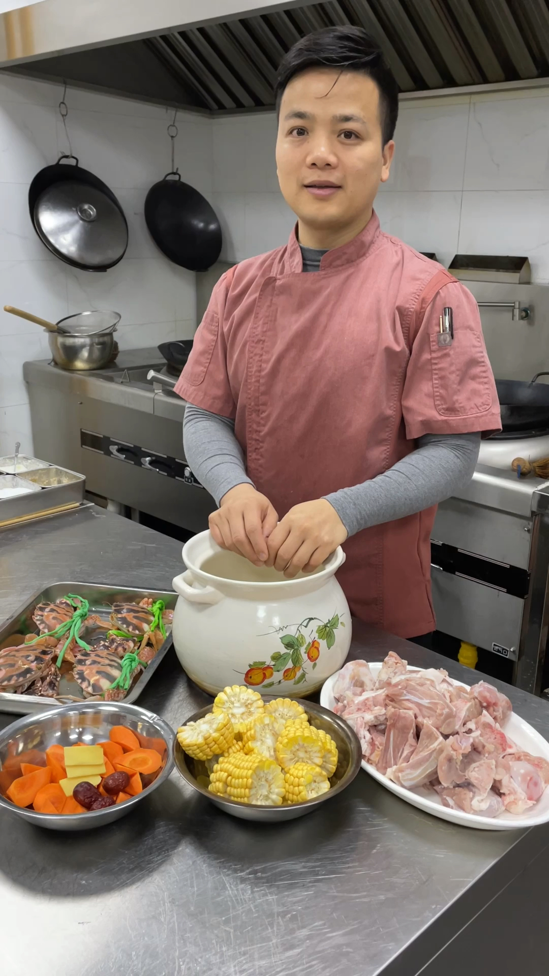 #过好冬天#年夜饭第三道菜，龙骨玉米红萝卜汤