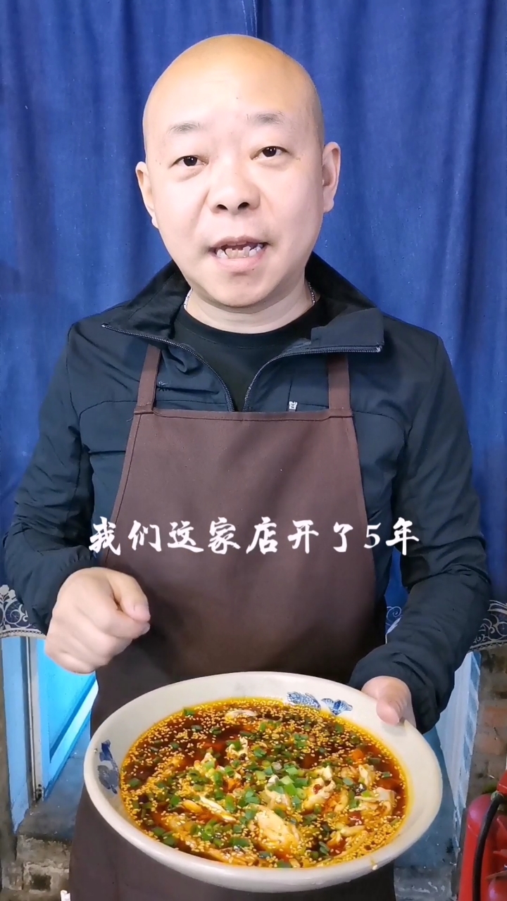 #家乡特色美食#这家店在喵儿石文创街区小有名气,主打特色口水鸡赢得顾客喜欢,回头客超多