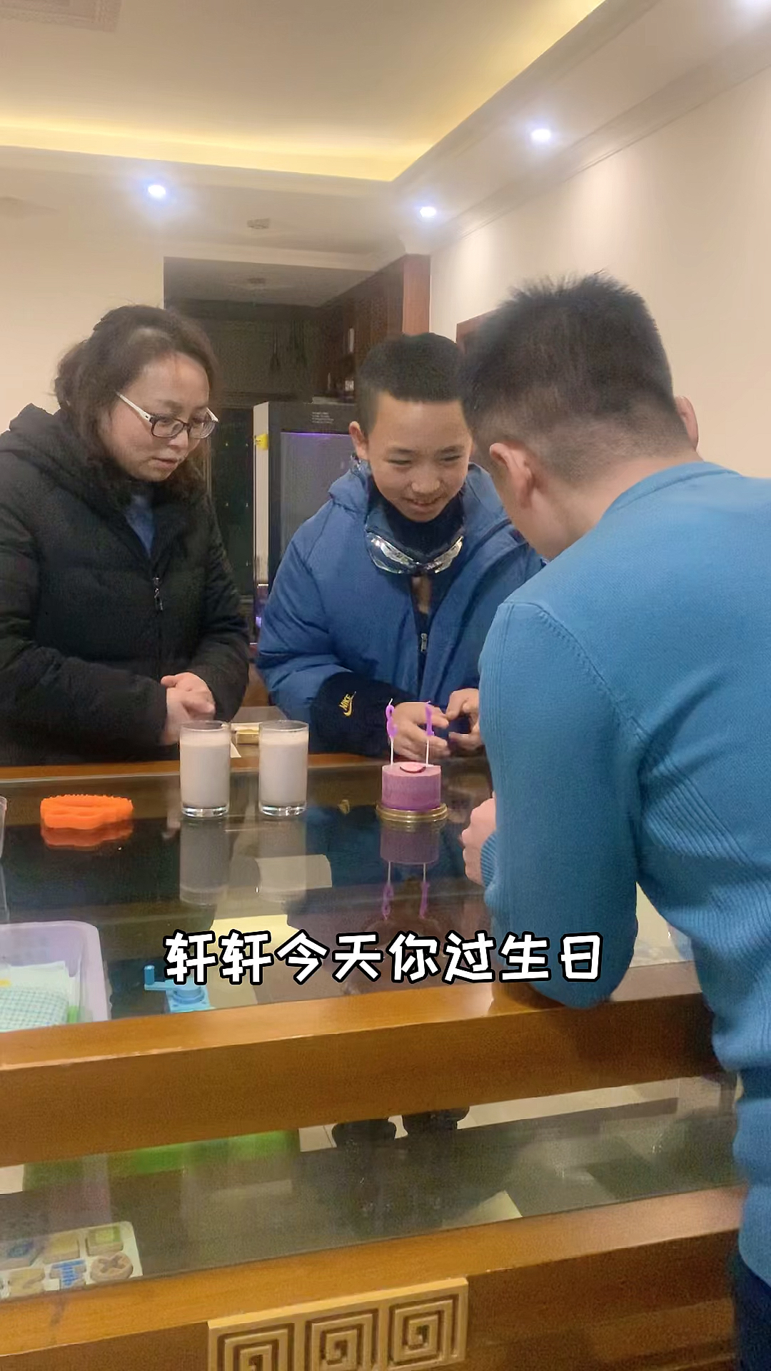 #自闭症#今天是轩轩从星星来我们地球的整13年,我和轩妈送上了简单却很温馨的生日祝福