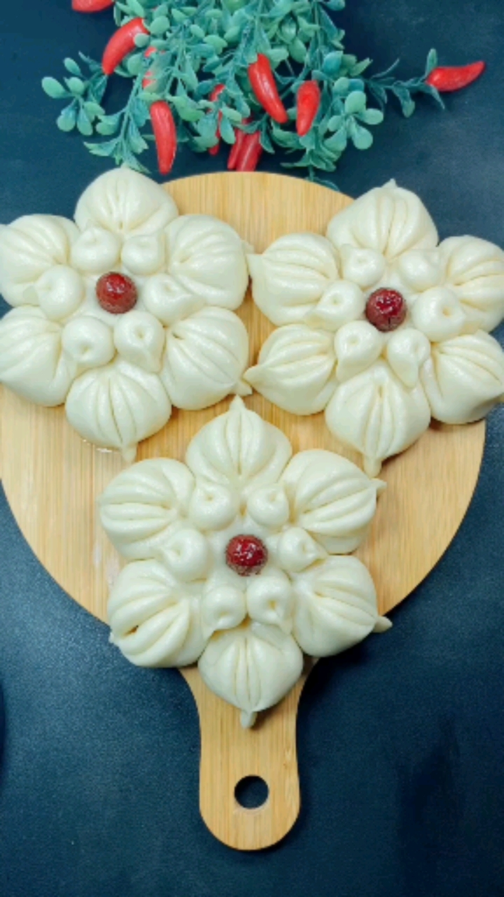 #美食看中国#过年蒸花朵馒头,寓意花开富贵蒸蒸日上!