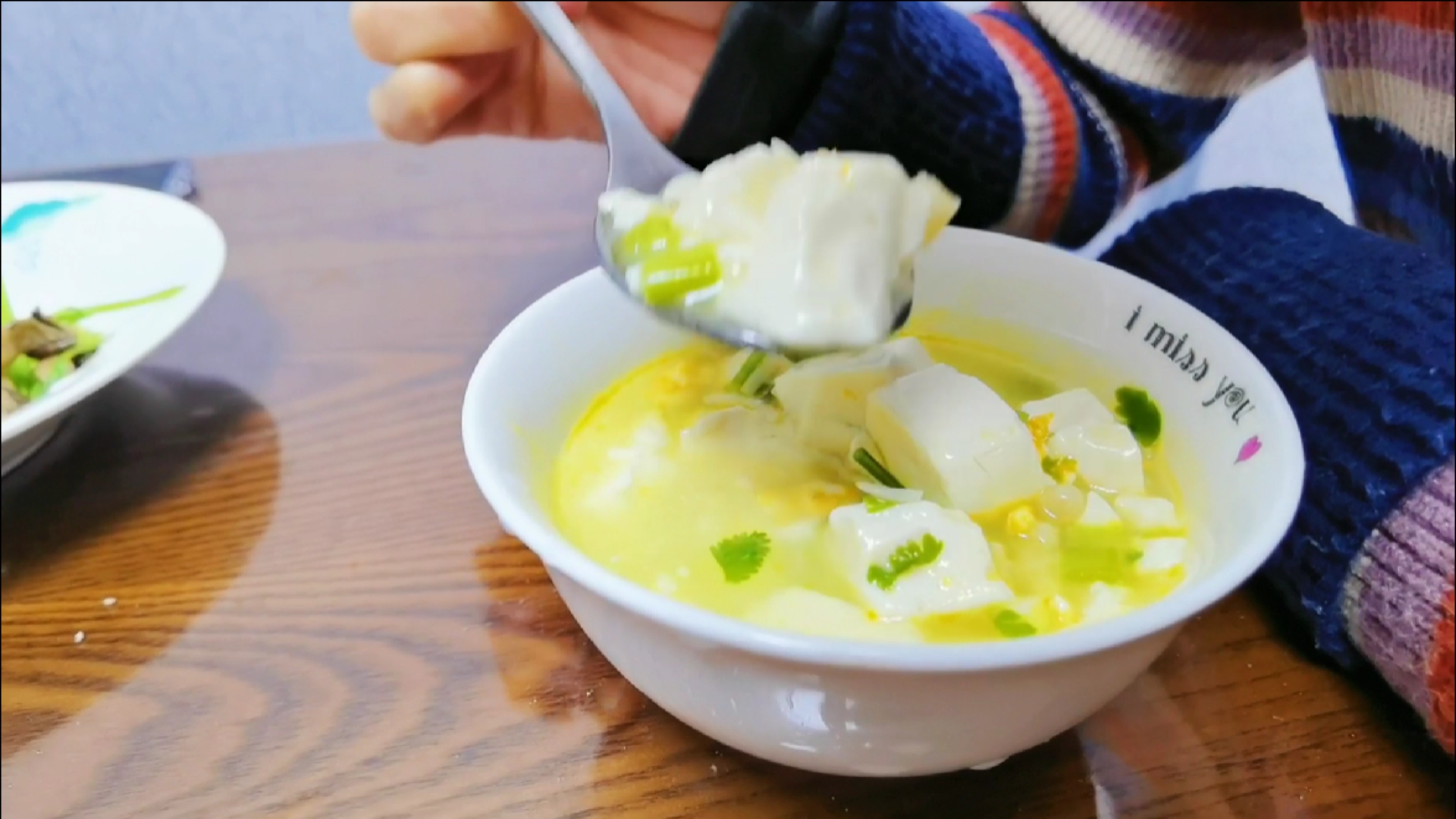 金针菇豆腐汤,做法简单,汤鲜味美