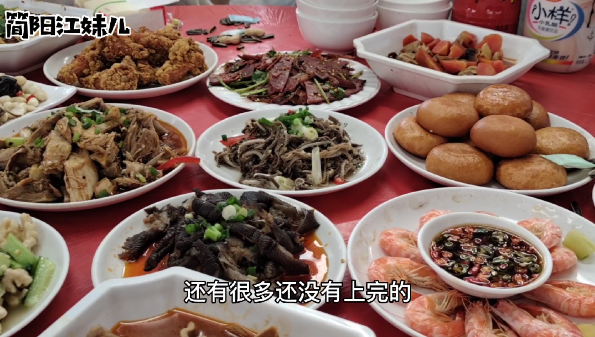 在镇上吃满月酒,菜品还可以,新农村面貌也不错