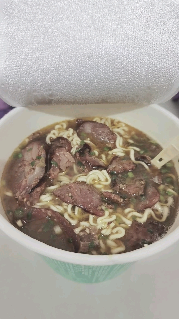 #回家路上那些事#人生若只如初见,来藤椒牛肉面