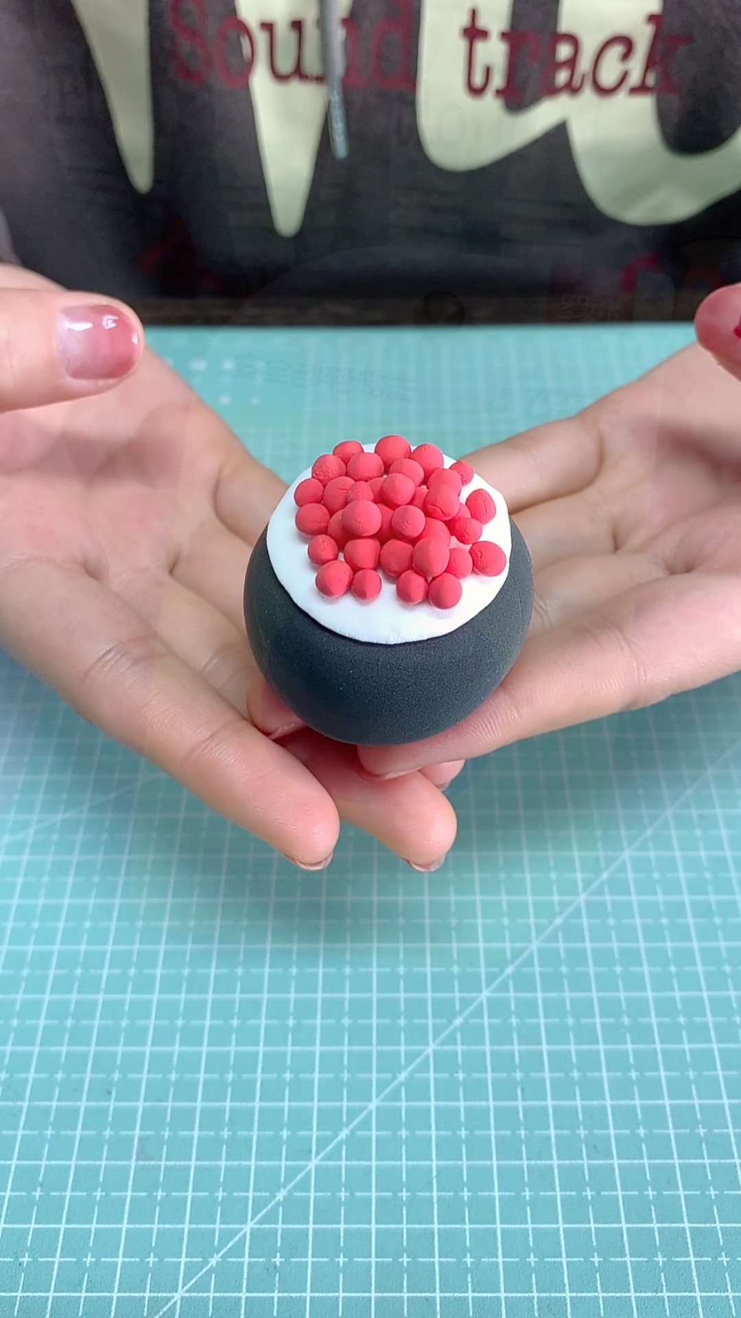 来吧,简单三步教你做鱼子酱寿司