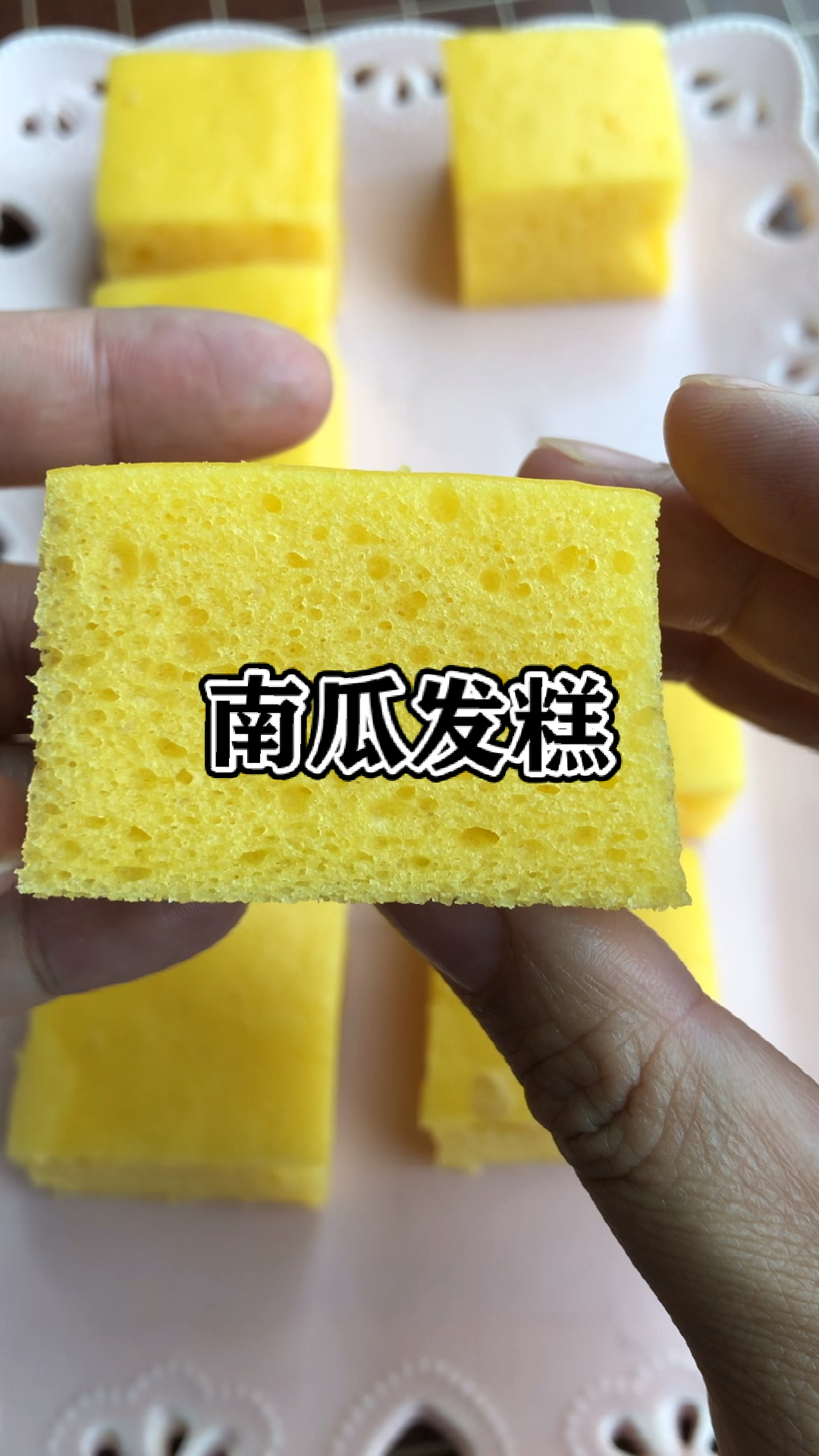 #南瓜发糕#好吃有营养的早餐南瓜发糕来啰～我们家小朋友一个人吃了小半盆
