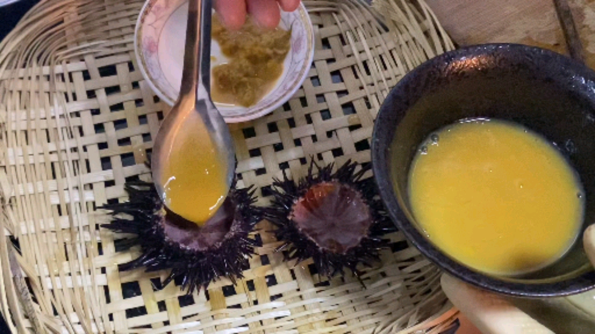 #海胆蒸蛋#海胆蒸蛋,简简单单,就是不知道有没有海南的好吃,吃不起海南的哟!