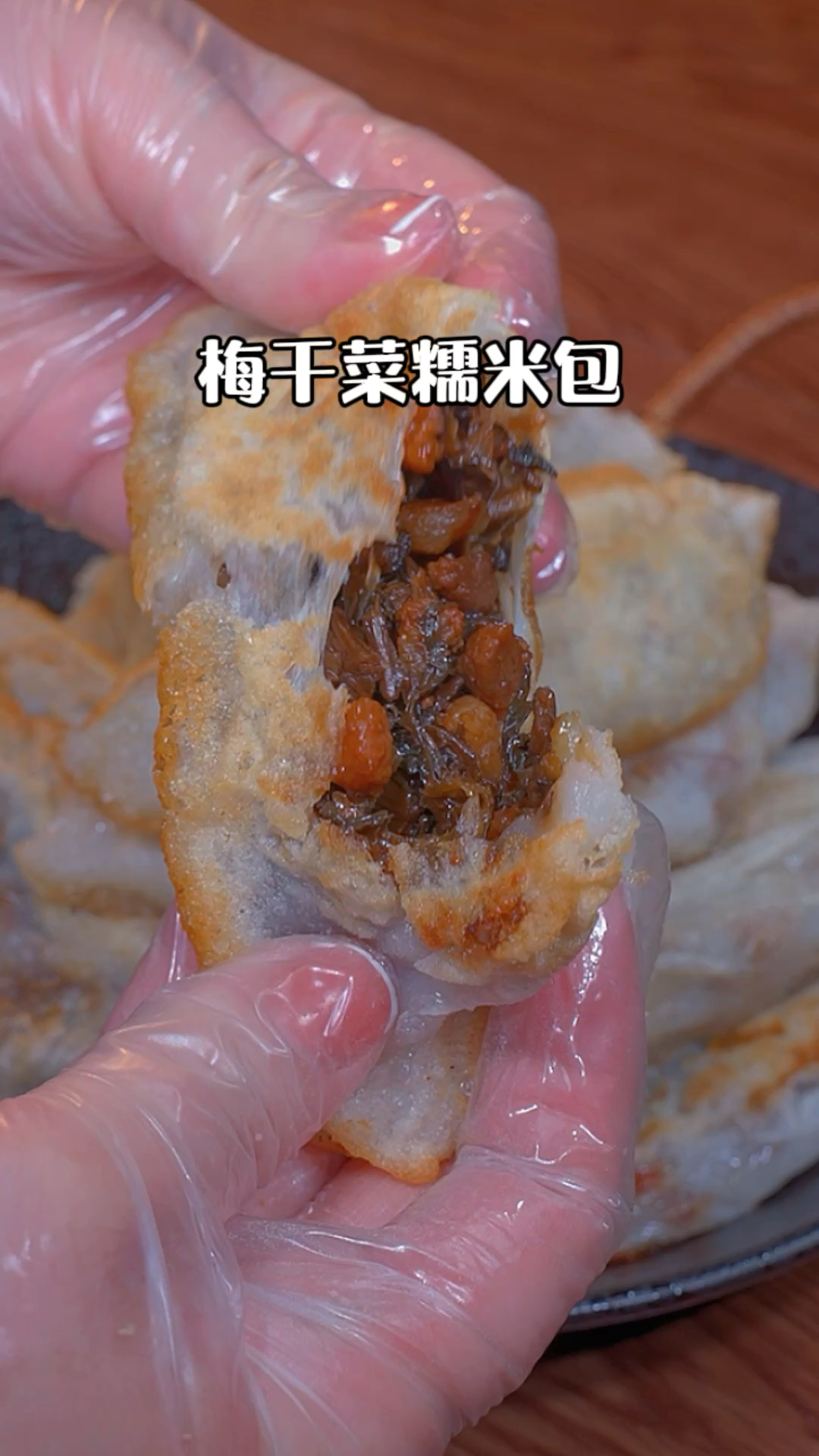 如果你家孩子不爱吃饭,那你就试试这个梅干菜大饺子,做法简单,软糯鲜香,很多人都没