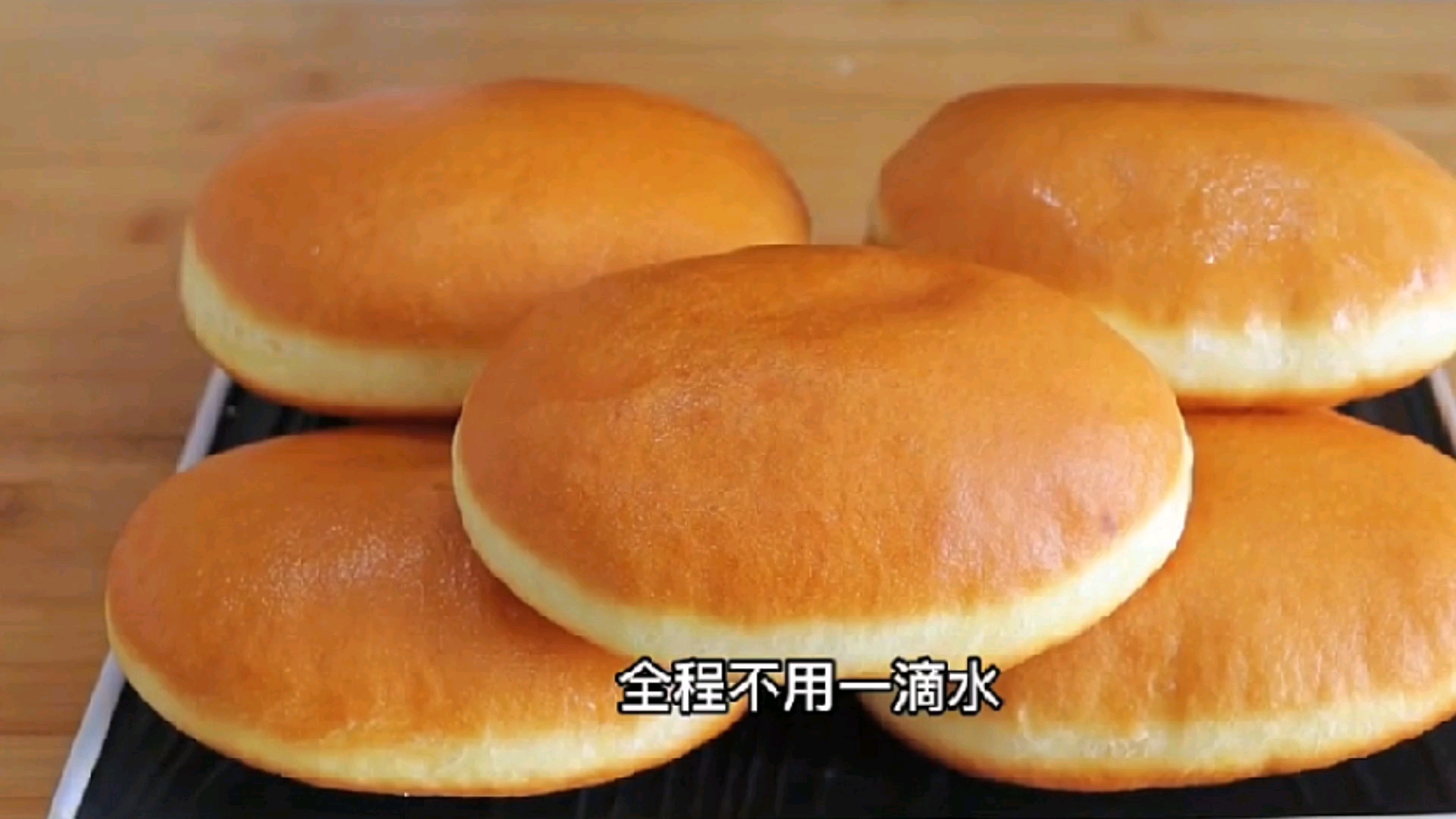 #在家做个拿手菜#今天花五块钱在家做了一盆小面包,全是小时候的味道