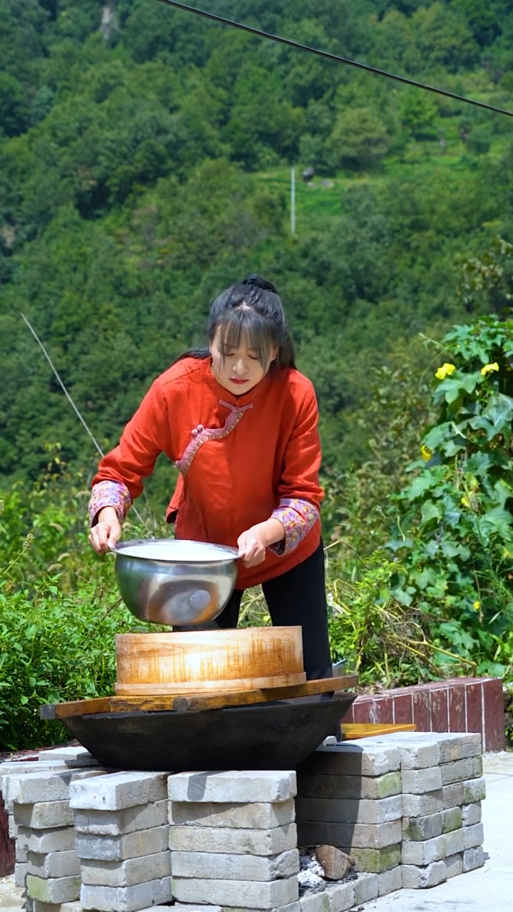 在汉中,早餐的标配:汉中米皮+菜豆腐,在我们农村,就是这样做菜豆腐的!