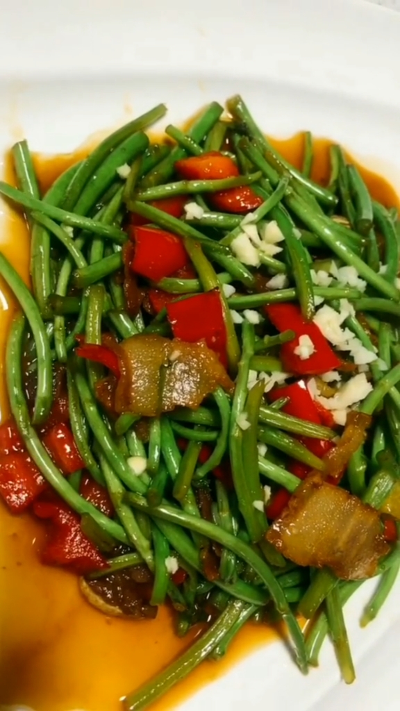 泥蒿炒腊肉天生一对