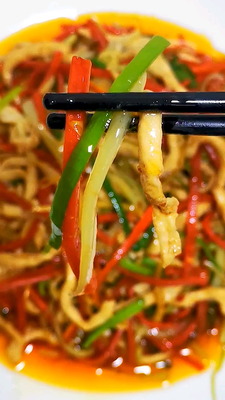 鸡胸肉不要再水煮、油煎了,这样来做一道艳如野鸡,麻辣鲜香的野鸡红,爽口下饭的待客