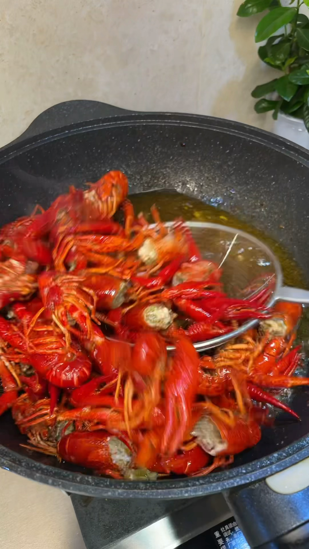 家庭版麻辣小龙虾做法,感谢朋友们的支持