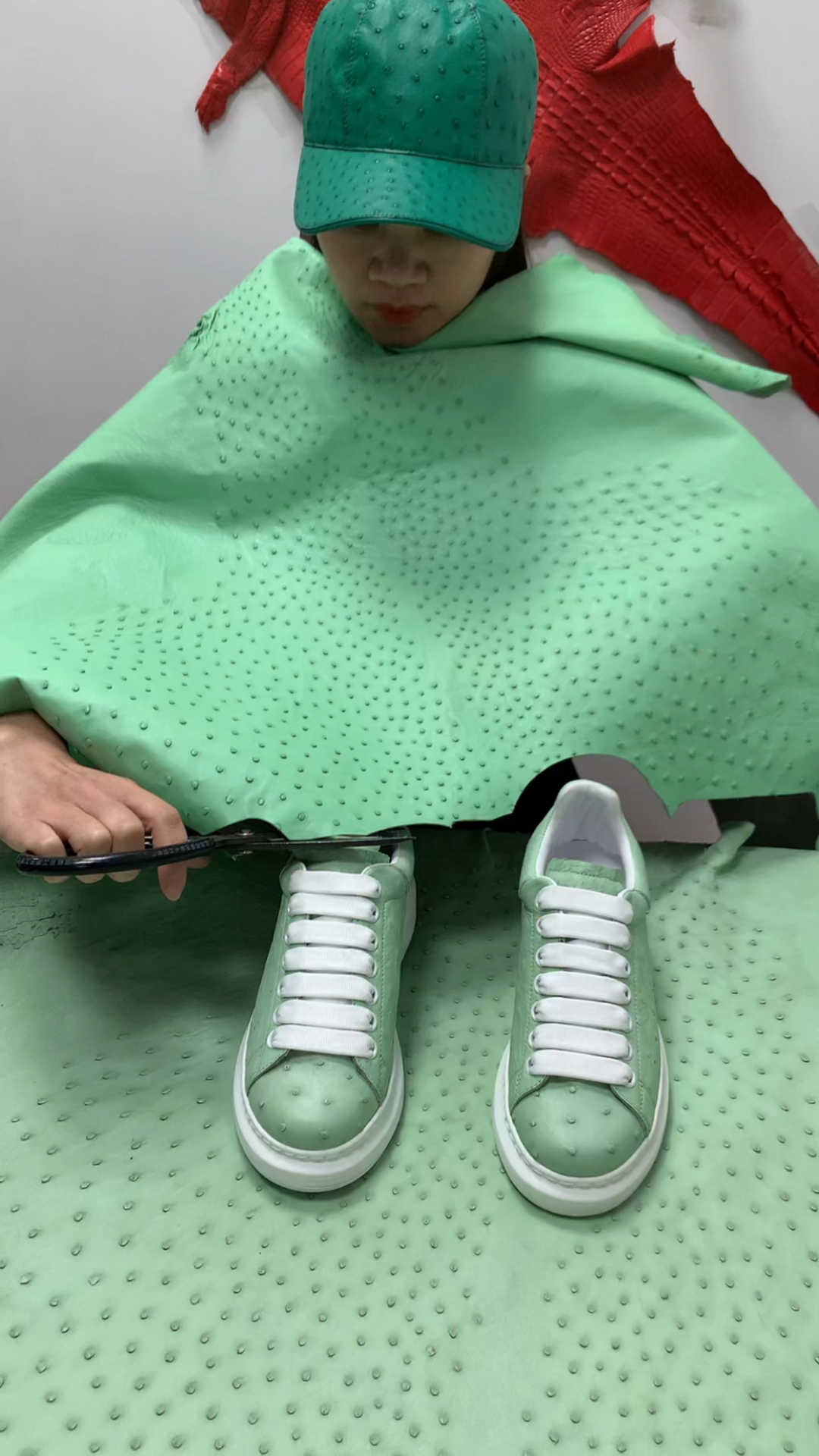 鳄鱼皮男女情侣款运动鞋