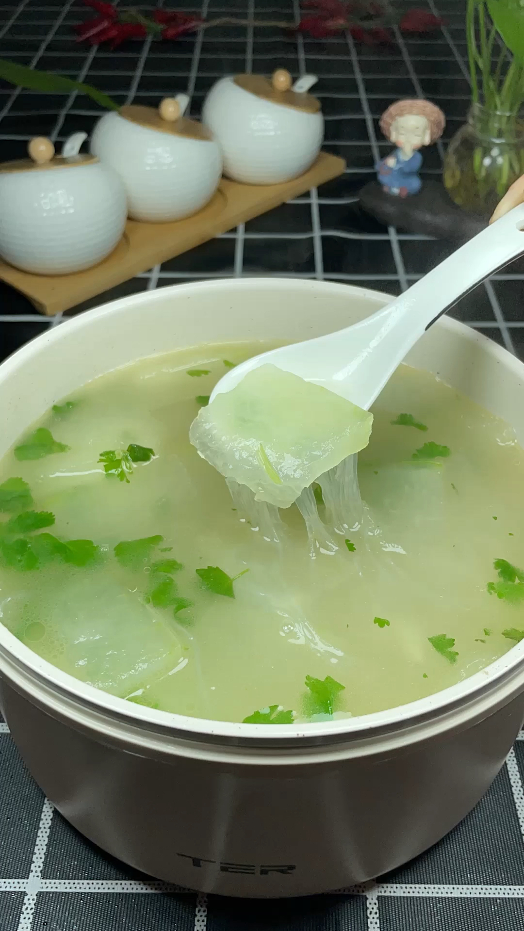 #美食#冬天多给家人喝这道冬瓜粉丝汤,汤鲜味美暖心又暖