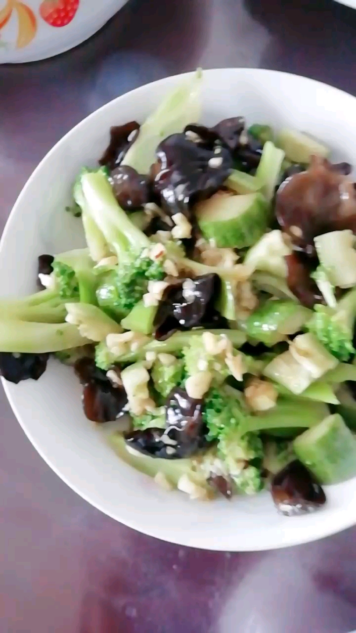 凉拌西兰花木耳