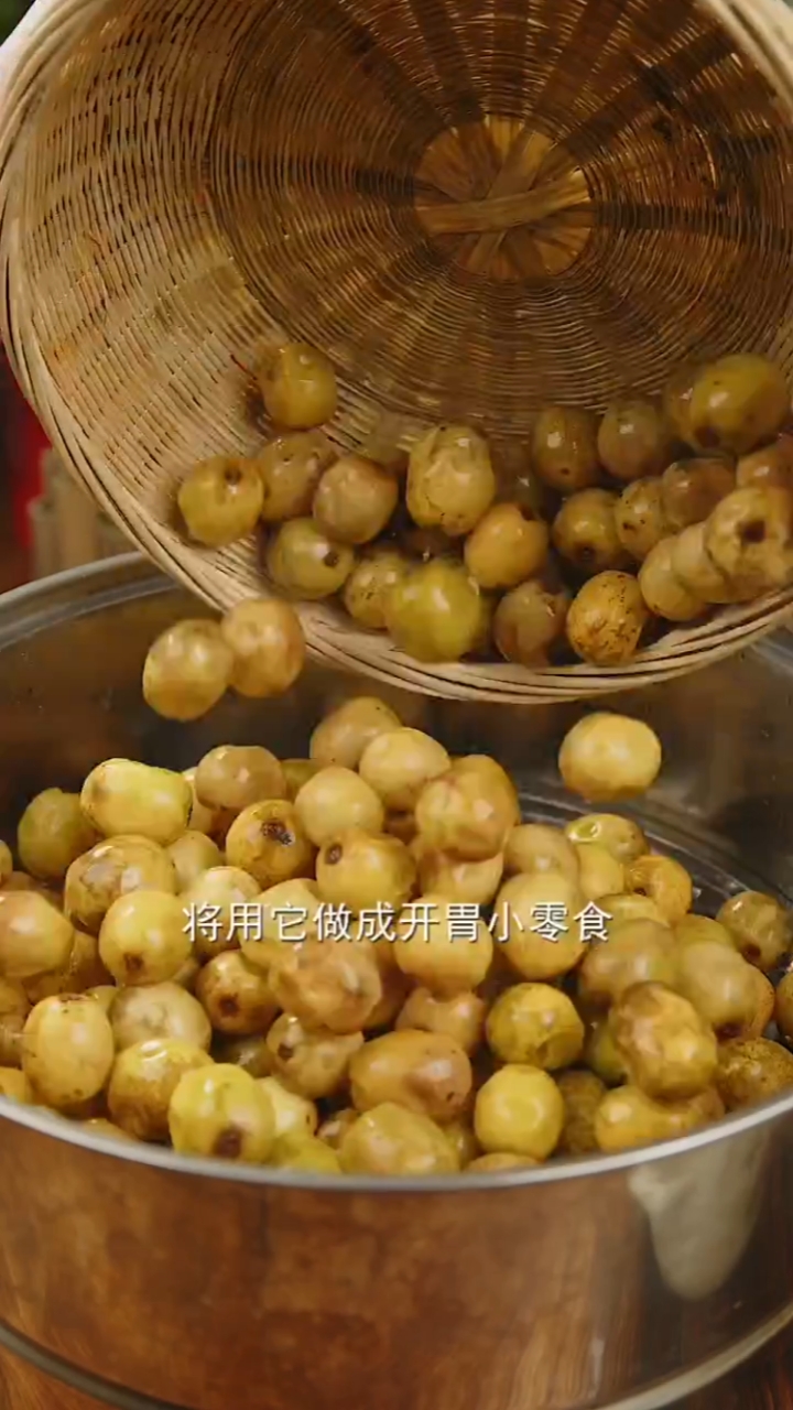 用野酸果做成酸枣糕,酸酸甜甜还养胃。