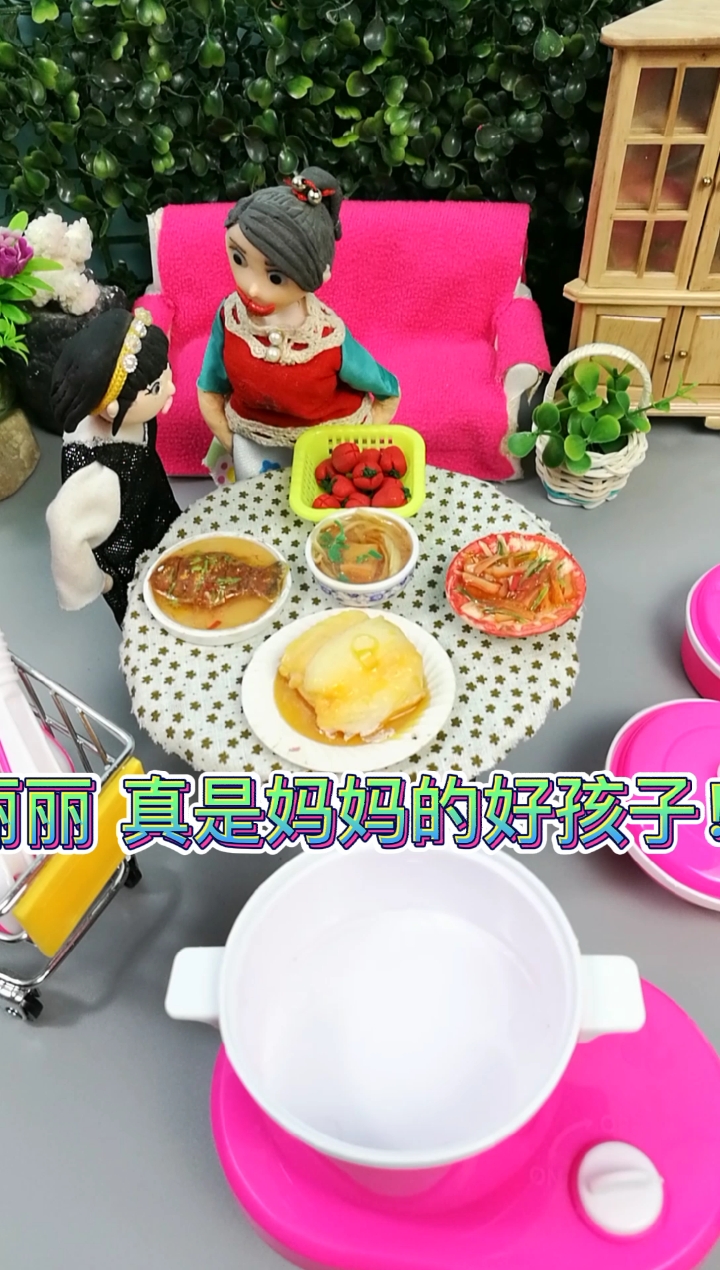 #儿童玩具做饭视频#小丽,第一次给妈妈做饭