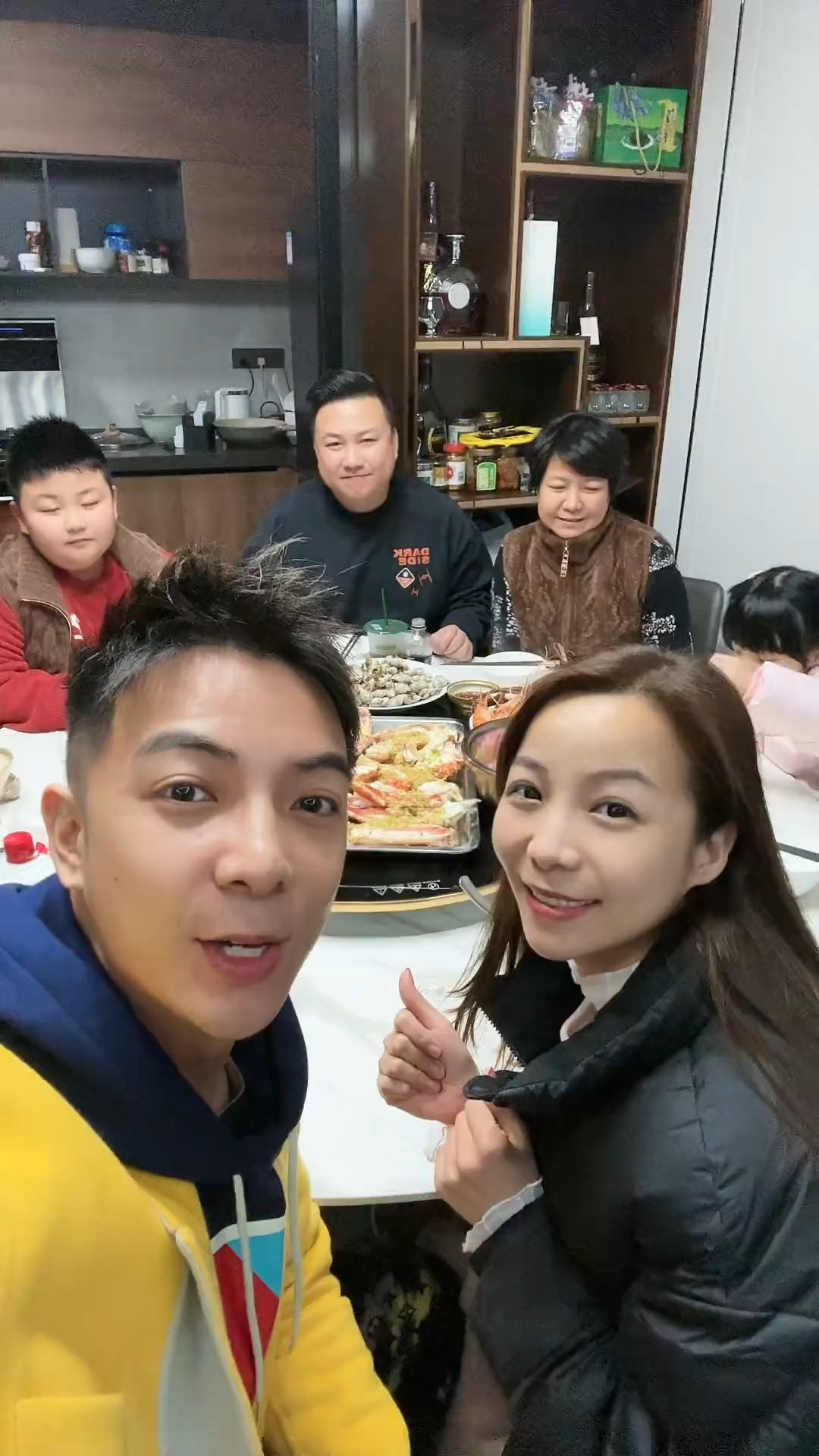 #广东夫妇#今天做了一桌妹妹最爱吃的菜,请妹妹和妹夫回来,提前吃一顿娘家的团年饭!