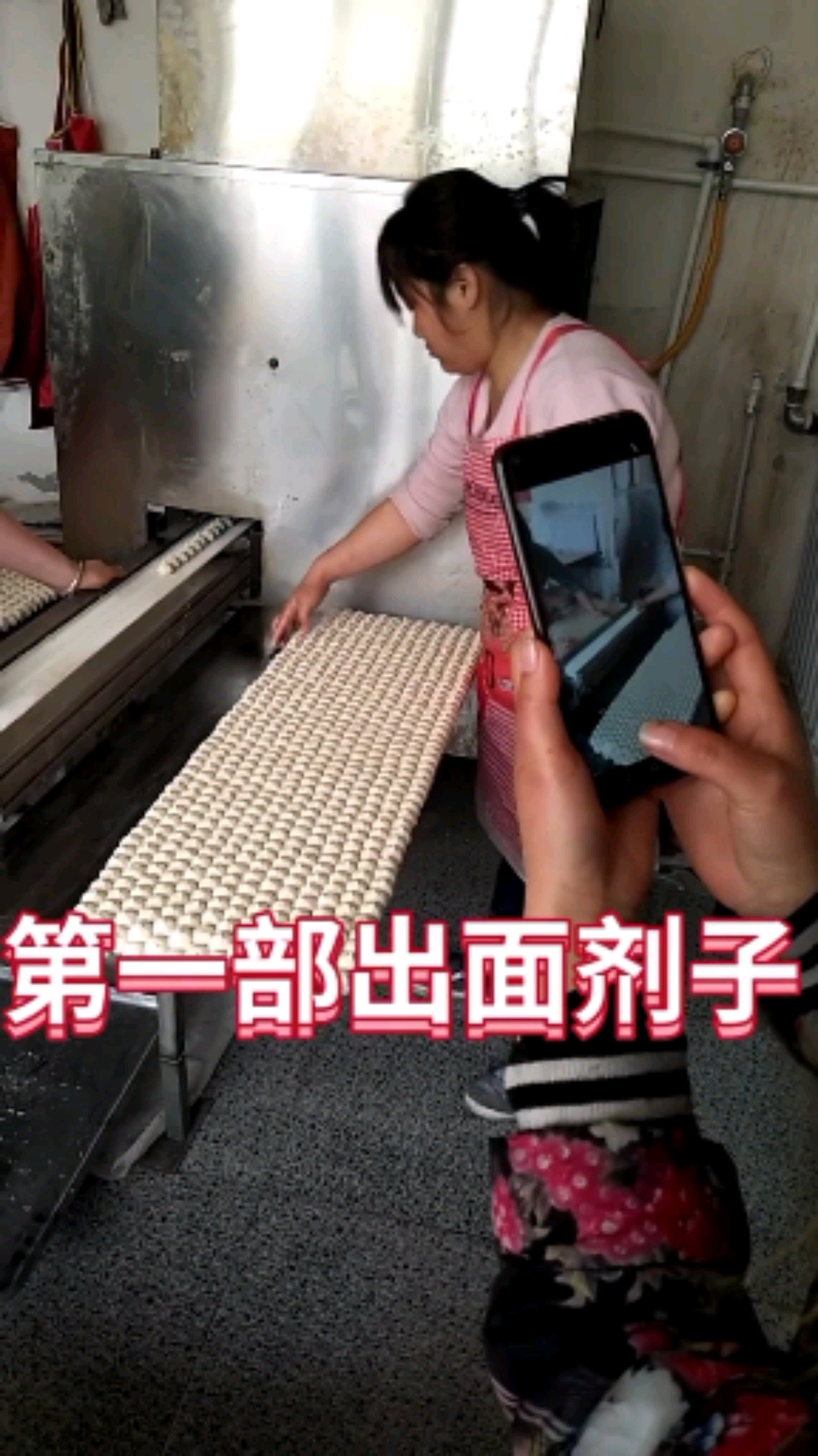 今天跟大家分享一下烤鸭饼制作步骤,