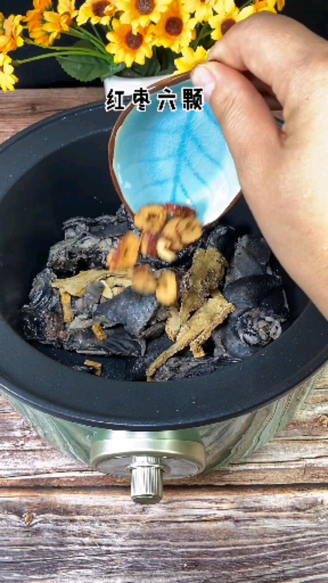 #食神大PK#你知道沙县小吃的乌鸡汤为什么那么好喝吗?其实做法很简单