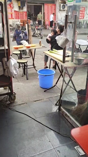 学步桥宫廷香酥牛肉饼总店:和面配方,一斤面,半斤水,六克盐,经典……牛肉大葱