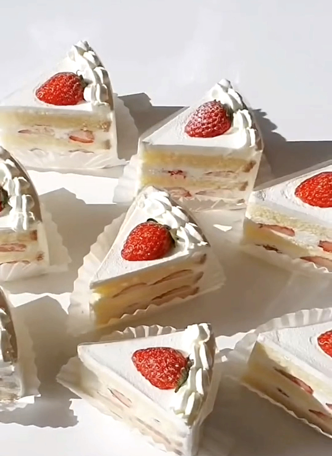 #美食记#草莓蛋糕切块