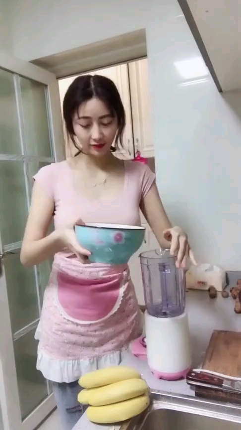 #我的探店日记#小姐姐自制的香蕉奶茶貌似味道不错…