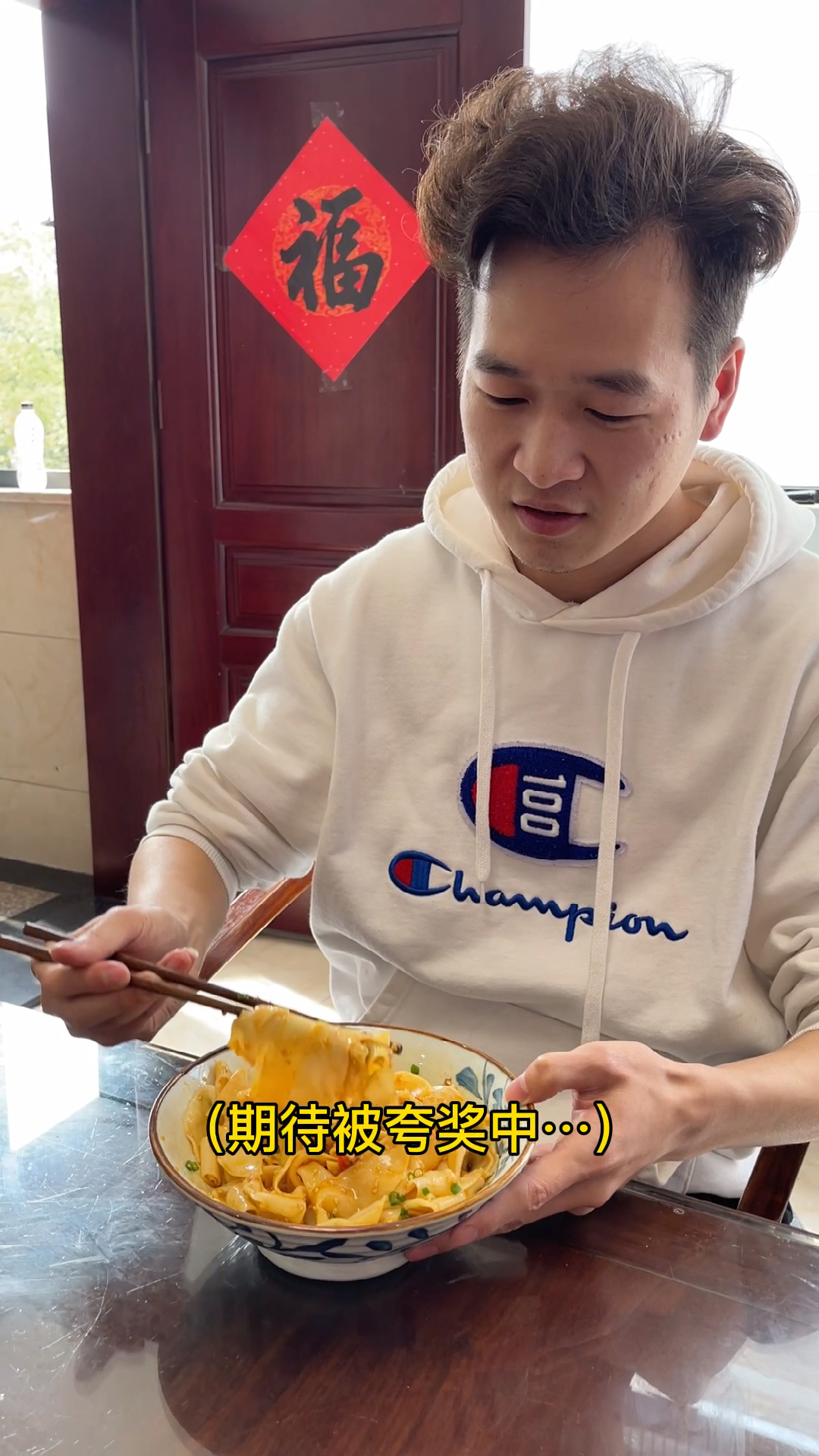 #在家做个拿手菜#饺子皮的高光吃法！秒变酸辣爽滑油泼面，好吃到停不下来！