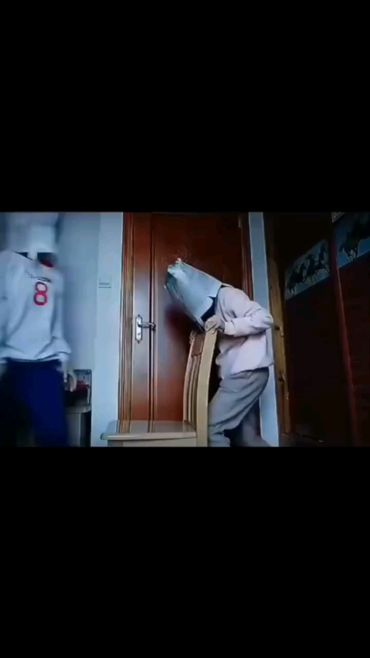 #沙雕#沙雕女生必备素材之一桶泡面引起的战争
