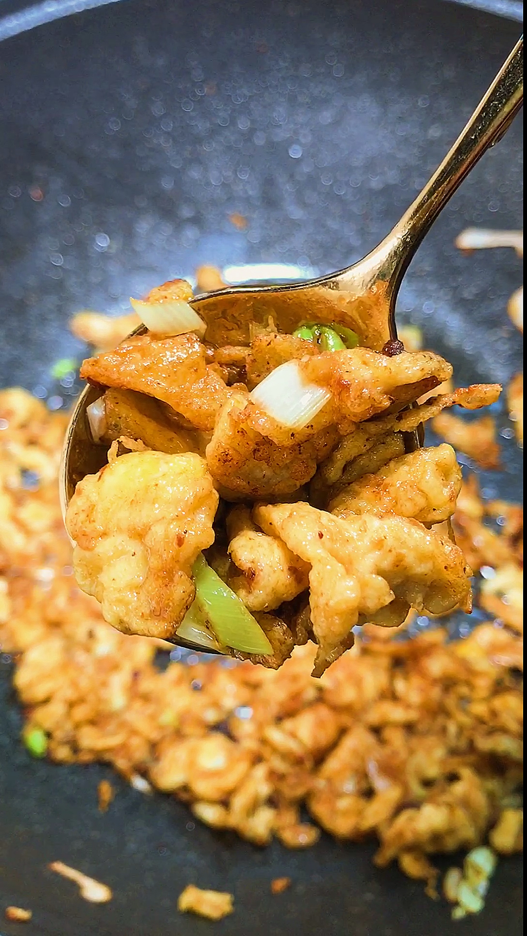 你知道饭店的鸡蛋酱,是怎么把一个鸡蛋炒成五个那么多的吗?