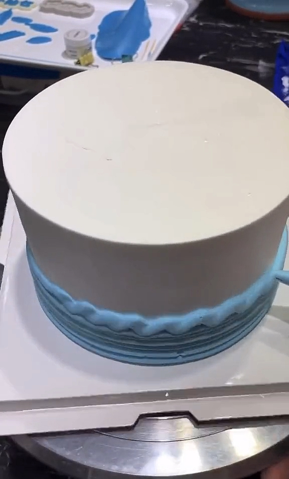 #生日蛋糕#老板说一个赞加一元工资,你们能帮忙点个赞再走吗?感谢大家