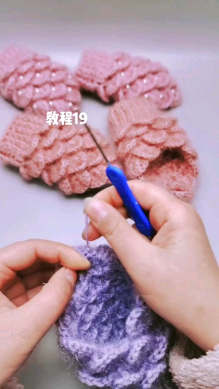#全民最牛手艺人#鱼鳞花手套教程19:结束。