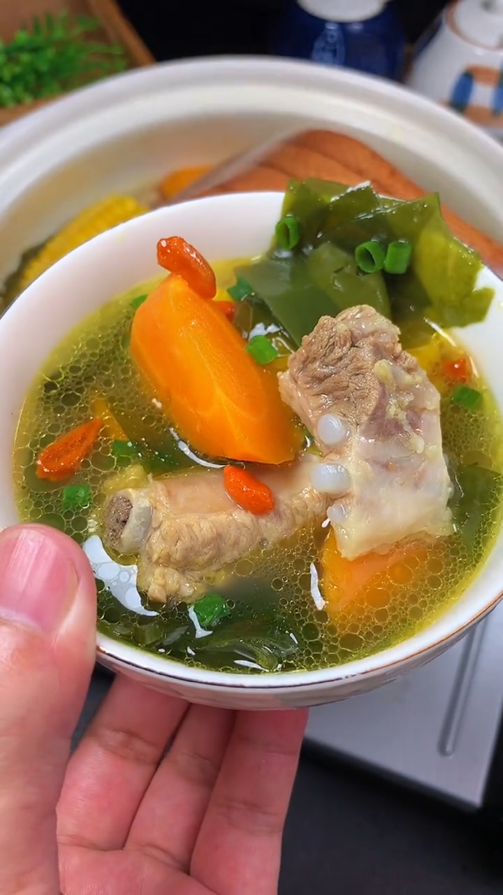 夏季天气热,容易上火,我家一个星期都要给孩子喝几次裙带菜汤,每次都喝光