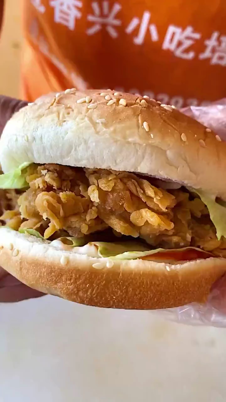 #美食看中国#KFC的香辣鸡腿堡,奥尔良鸡腿堡,肥宅的快乐源泉
