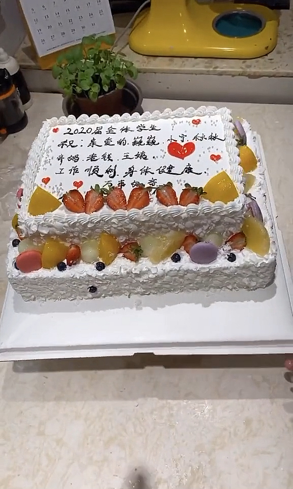 #生日蛋糕#路过的哥哥姐姐弟弟妹妹能帮忙点个赞吗?谢谢