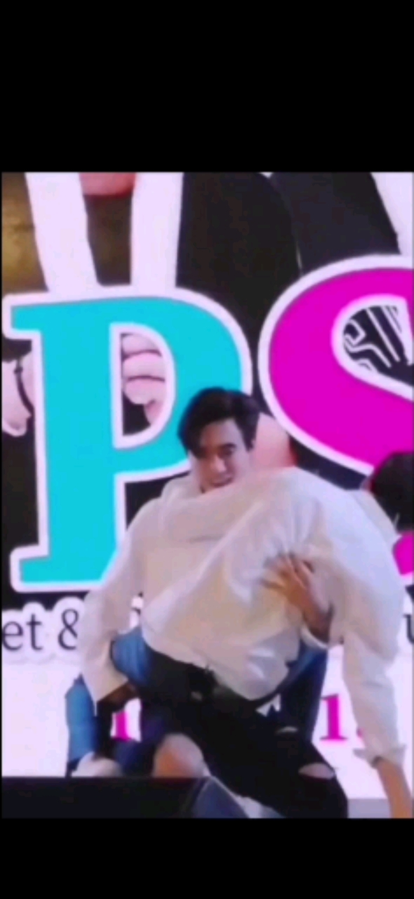 #泰国泰剧泰星##perthsaint惊天一跪—无论如何,我都不会让你受伤