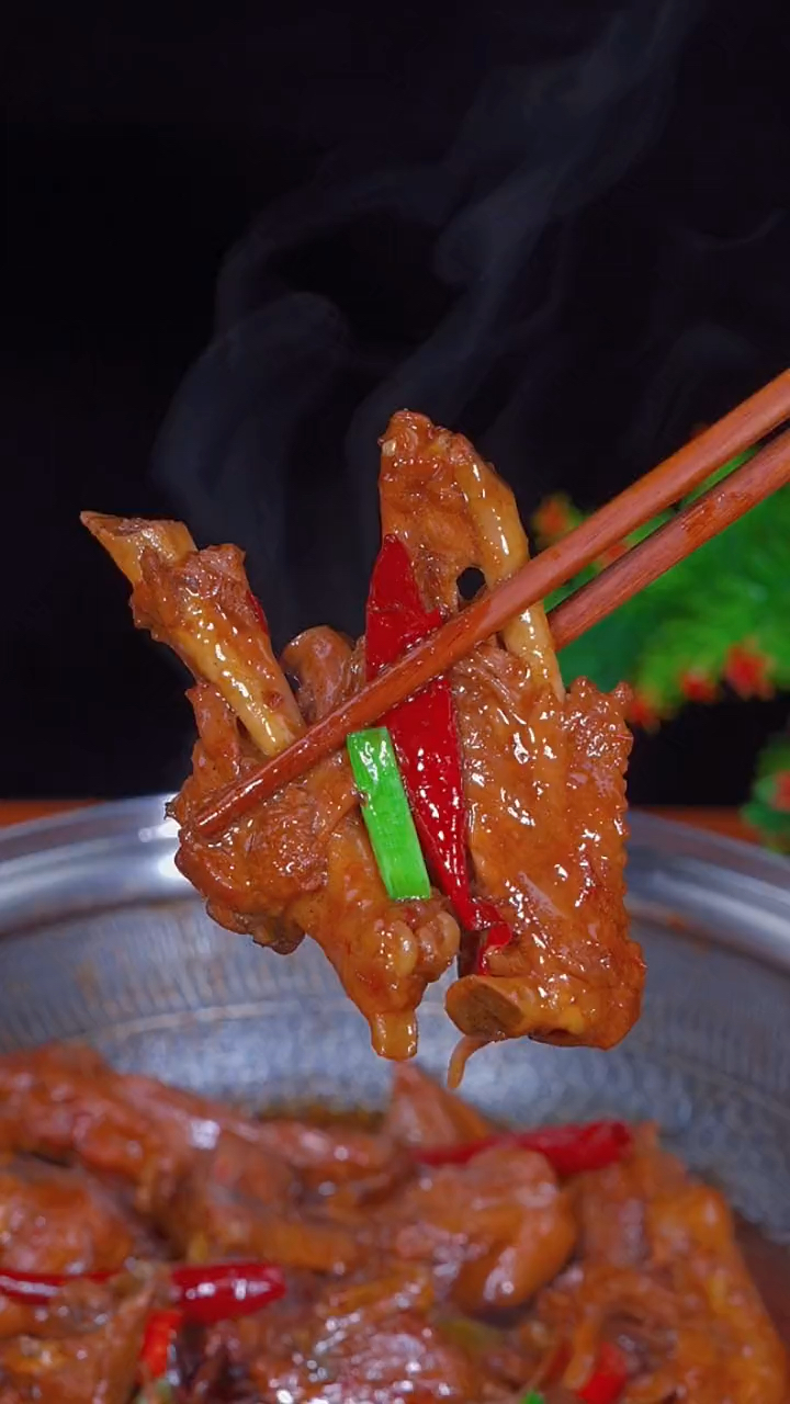 这样做的啤酒鸭,肉质鲜嫩,香辣有味,裹着一股浓浓的香味#家常菜