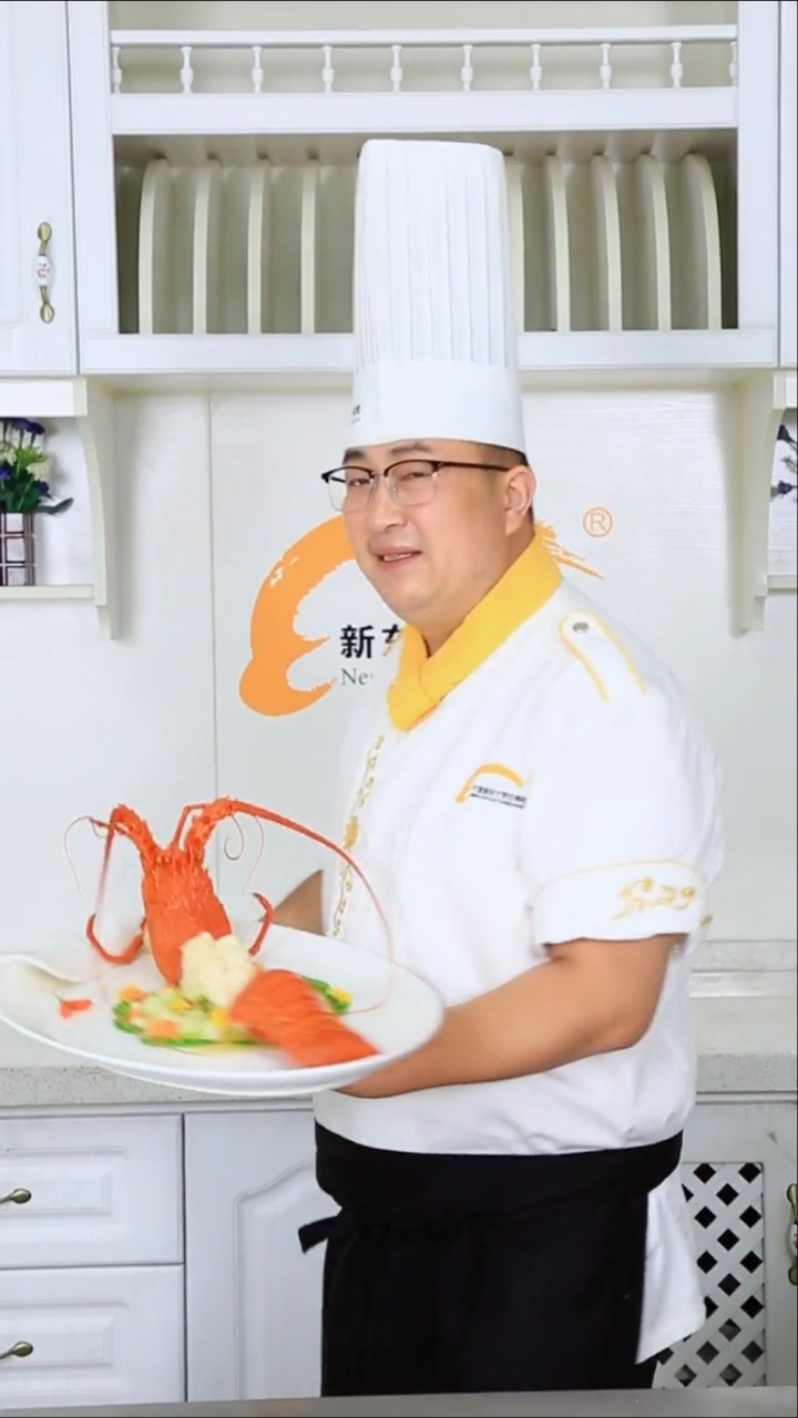#我要上热门#教你做法式果味上汤大龙虾,高端奢华上档次的菜品哦!