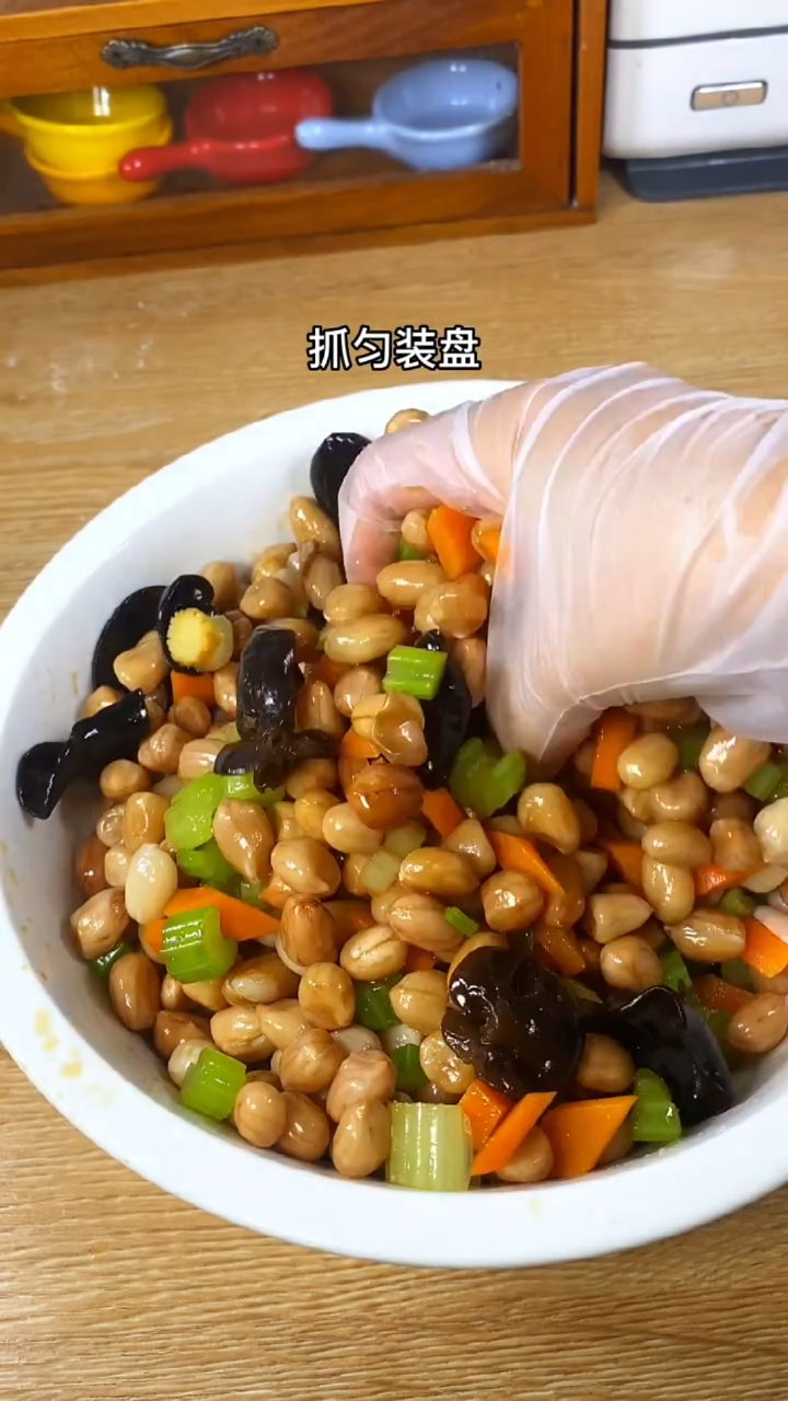 芹菜拌花生,清脆爽口,下酒必备小凉菜