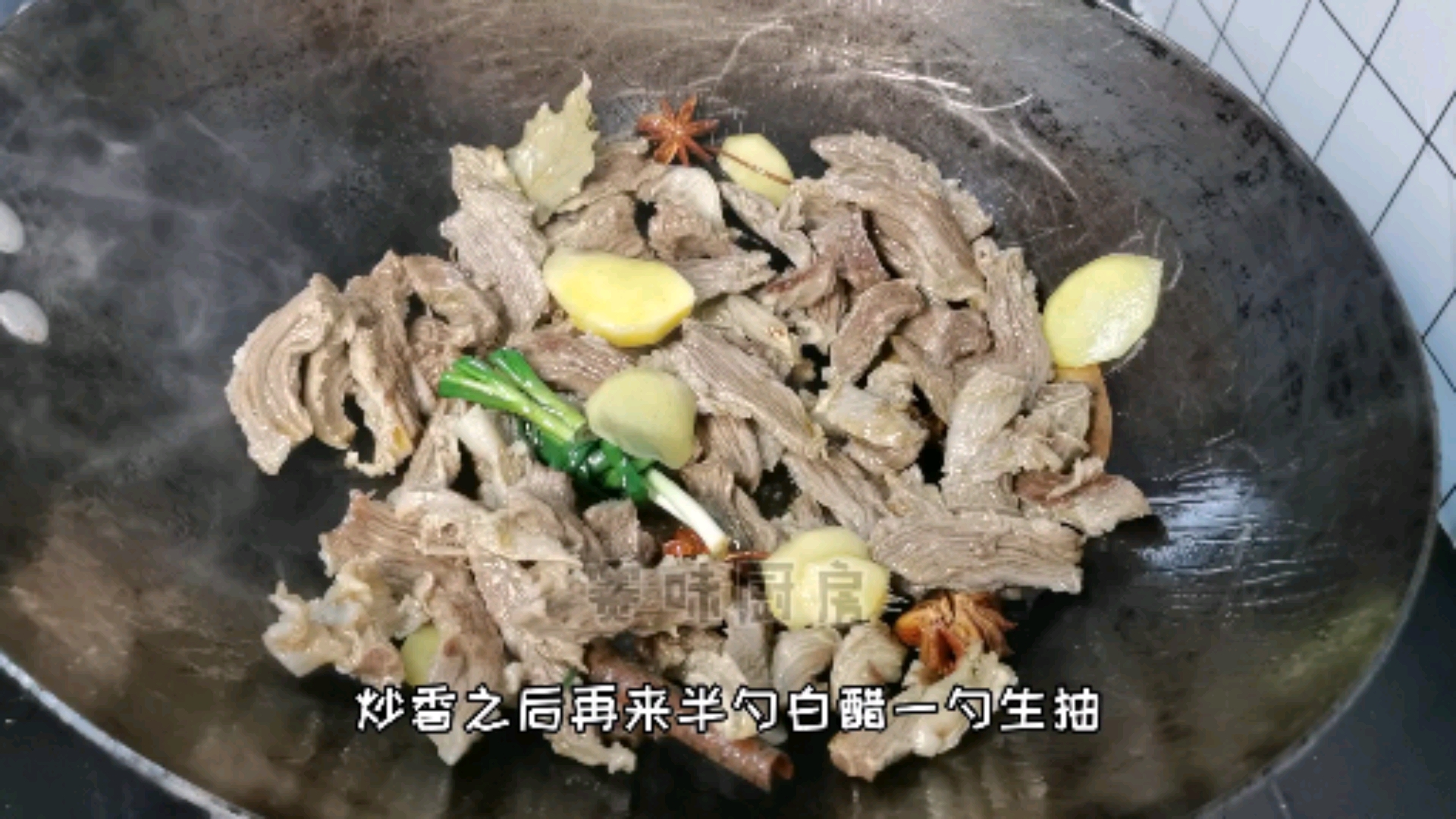 #家乡特色美食#芋头和牛腩这样做产生的化学反应让人欲罢不能牛肉软烂鲜香芋头滑滑糯糯的