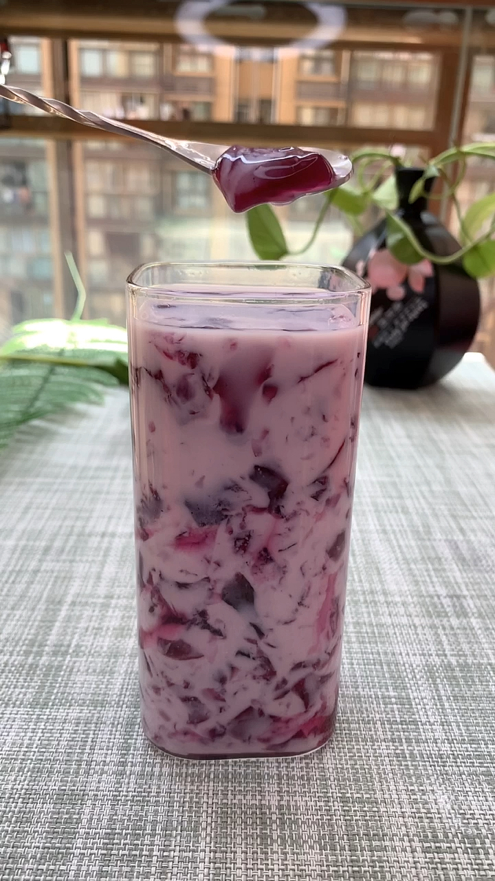 一杯葡萄椰汁冻冻就做好了