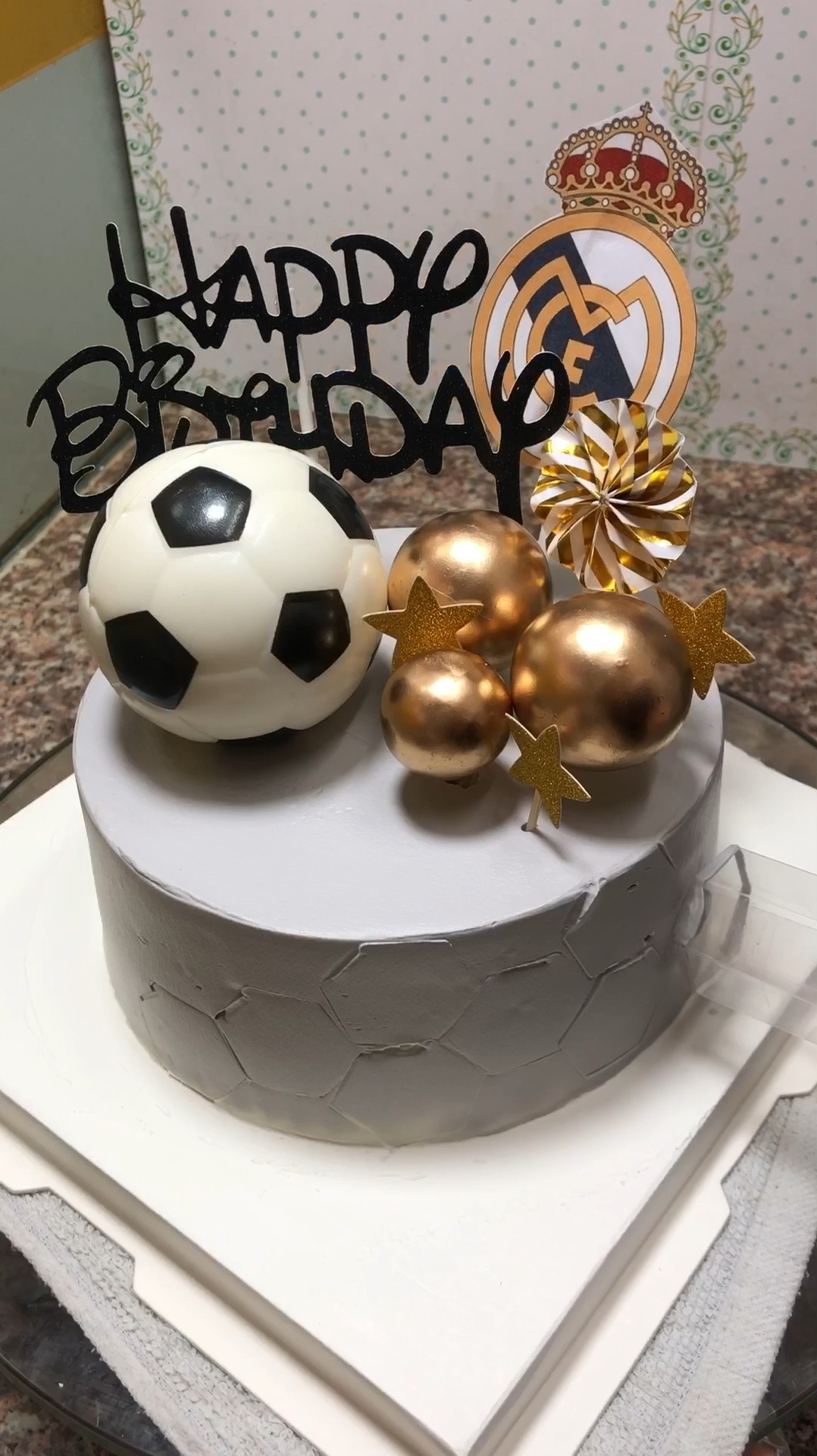 #生日蛋糕#来来来,踢足球了