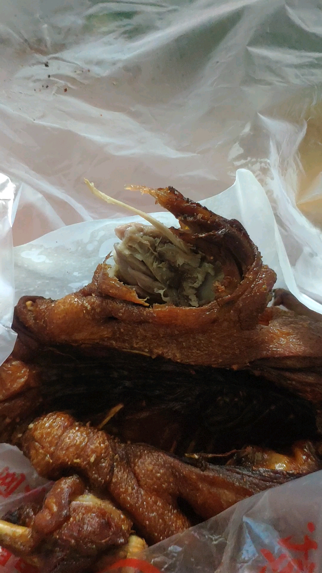 黄酥鸭,高温高压炸制,浓香四溢,外脆里嫩,买个这还得排队好久